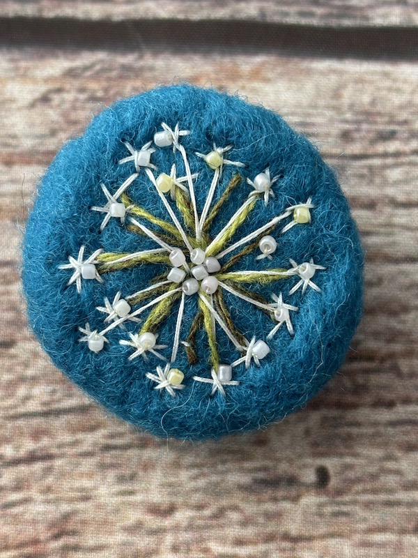 hand stitched round brooch (turquoise)