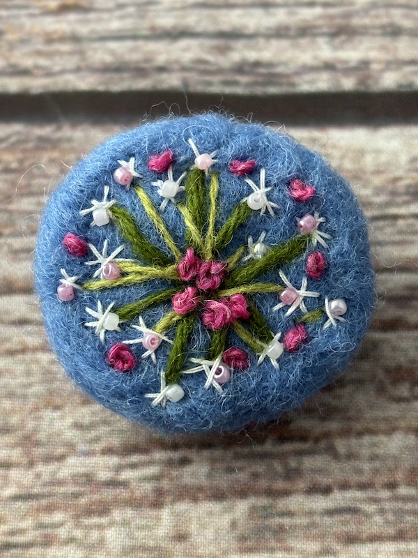 hand stitched round brooch (blue and pink)